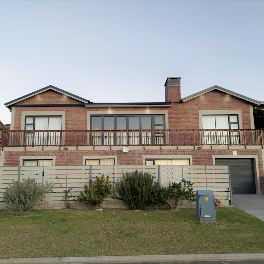 5 Bedroom Property for Sale in Reebok Western Cape